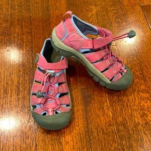 Keen sandals / water shoes